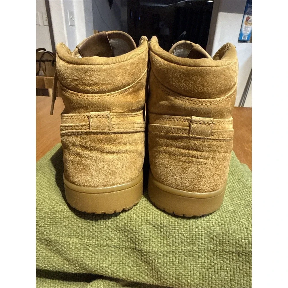 Air Jordan 1 Retro High OG Wheat 2017 555088-710 Mens Size 10 Suede Gum